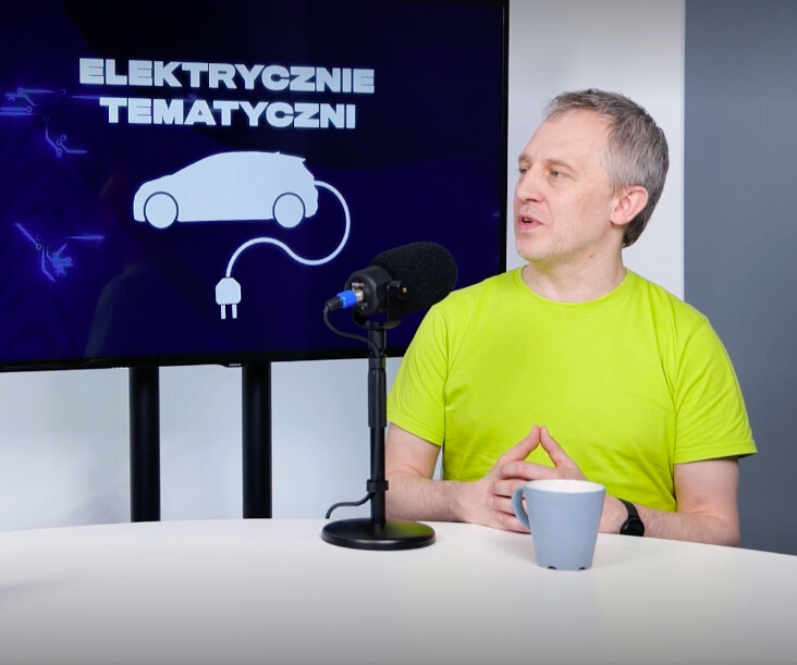 Kolejny odcinek podcastu „Elektrycznie Tematyczni”: Elektromobilność w sieci (dez)informacji